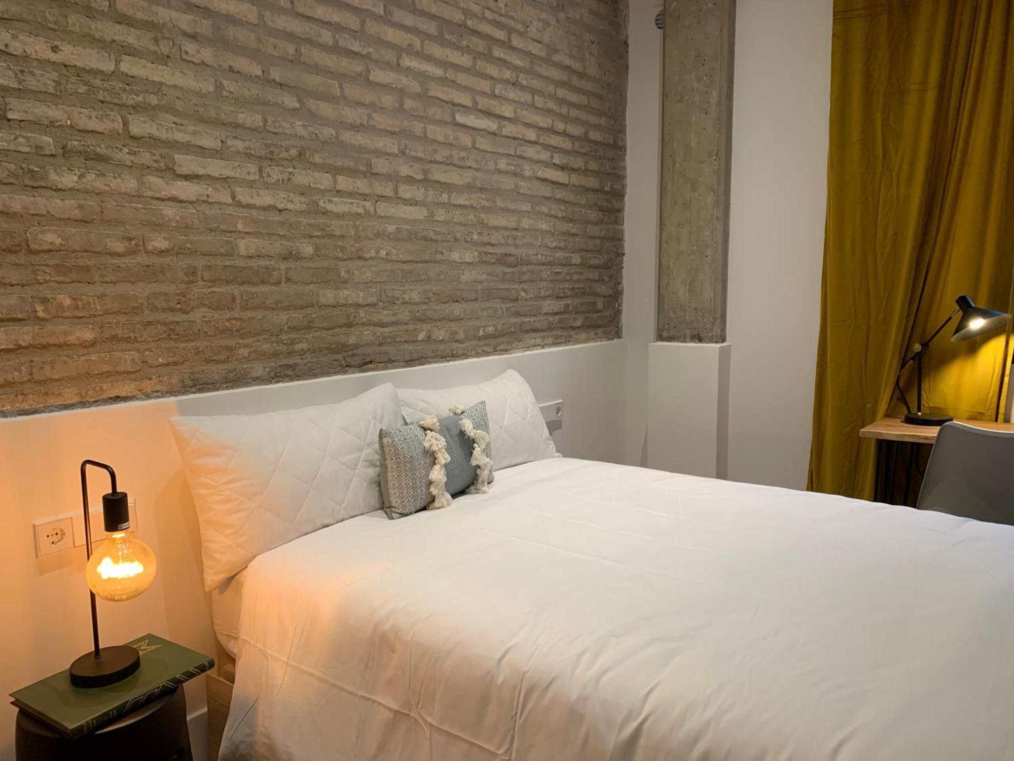 La Reina Beach Rooms Valencia Exterior photo