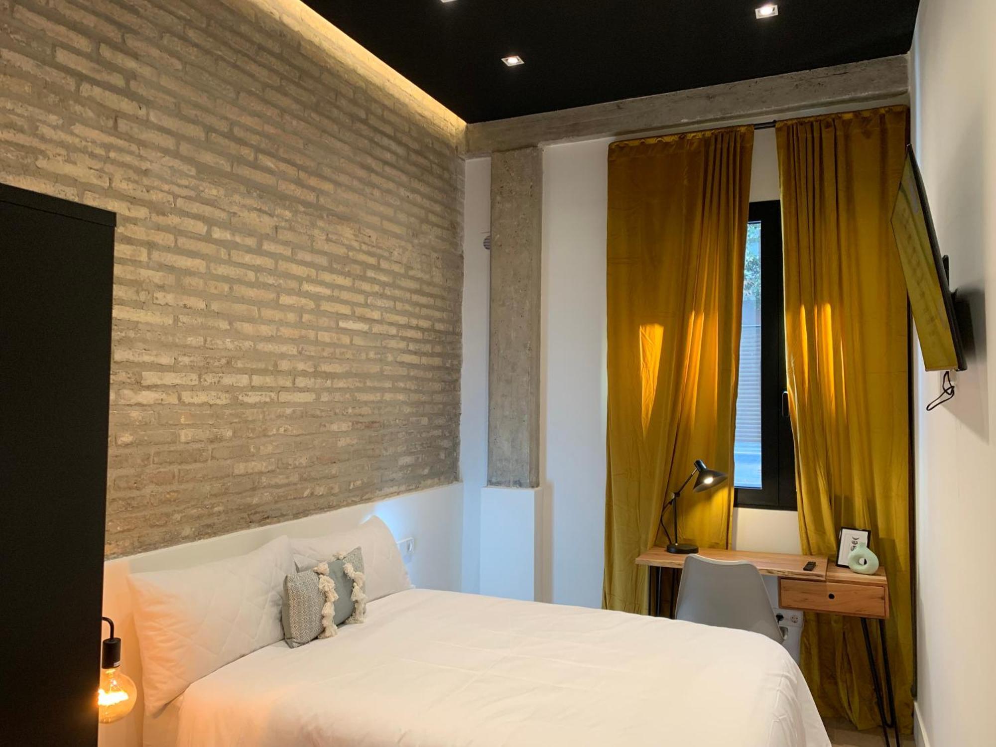 La Reina Beach Rooms Valencia Exterior photo